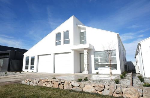 Jindabyne House | Powder Peaks