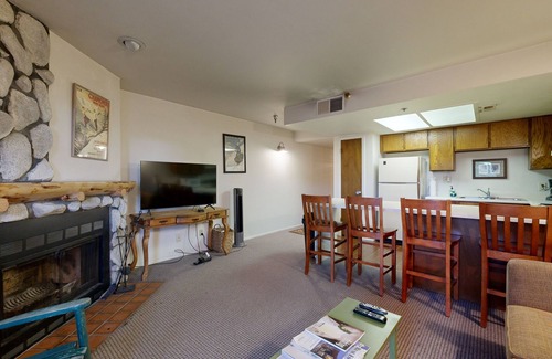 North Park City Condo | Powder Pointe Condo w/Hot Tub - Walk to Three Kings Lift