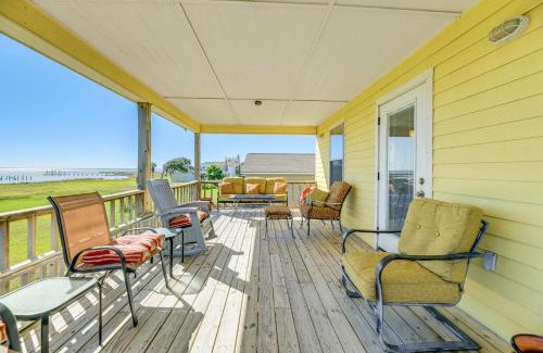 Port Lavaca House | Powderhorn Lake House with Grill and Water Views!