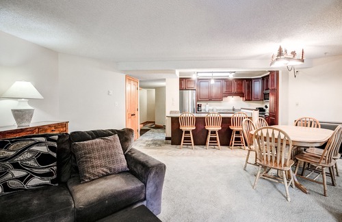 Peak 9 Condo | Powderhorn Rapids Condo: Walk To Slopes And Town