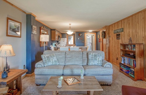 Snowshoe Condo | Powderidge #31: 2 Bedrooms, 2 Full Baths: Slope Side, Wood Fireplace.