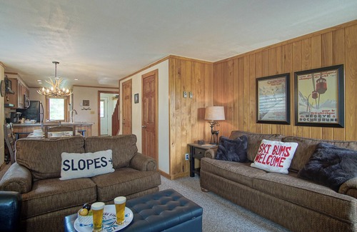 Snowshoe Condo | Powderidge 40: Slope Side, Sleeps 9 Full Kitchen