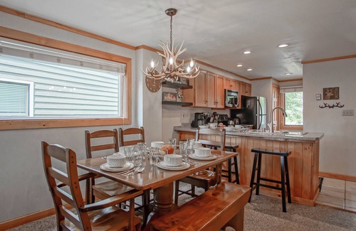 Snowshoe Condo | Powderidge 40: Slope Side, Sleeps 9 Full Kitchen