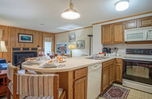 Snowshoe Condo | Powderidge 60: Slope Side, Fireplace, Spacious Deck