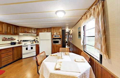 Weaverville House | POWER/WATER/INTERNET! Sunset/sunrise views, pets, firepit, trail, jacuzzi tub!