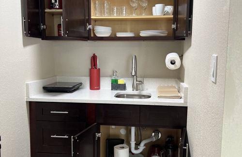 Egypt Lake-Leto Apartment | Powhatan suite 3 just 5 mins away from Raymond James Stadium