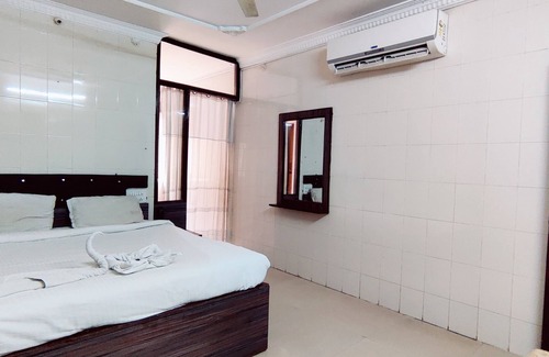 Stage 1 Hotel | PPH Living EDEN PARK HOTEL INDIRA NAGAR