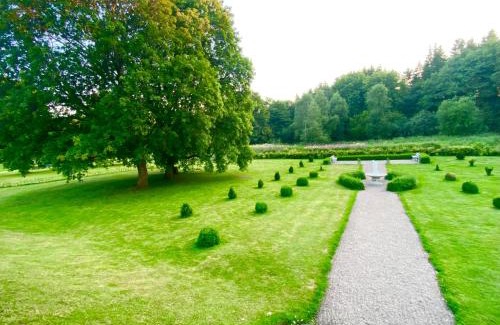 Norra Mellby Villa | Prästgårdsidyll Gästhus med Boutique-känsla
