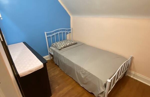 Keelesdale - Eglinton West Resort | Private room ∙ 1 guest