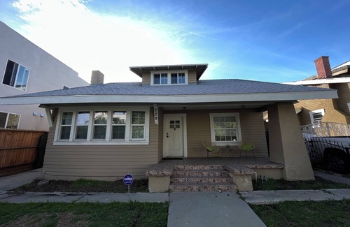 Wilshire House | Practical & Cozy 2Bed/1Bath Unit