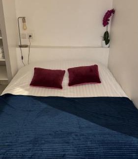 Paris City Center Apartment | Practical Lodging near Le Louvre