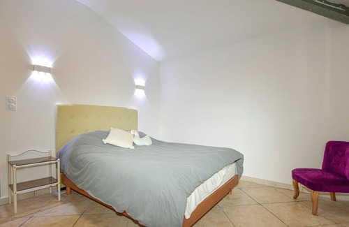 Ghisonaccia Apartment | Practical vacation apartment with whirlpool in the communal garden on the island of Krosika.