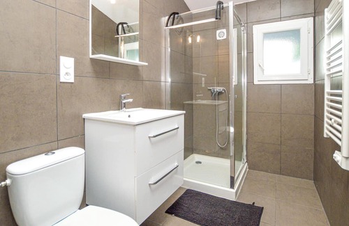 Ghisonaccia Apartment | Practical vacation apartment with whirlpool in the communal garden on the island of Krosika.