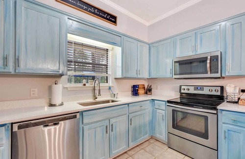 St. Simons Island House | Practically perfect! Quiet mid-island beach retreat, centrally located to all!