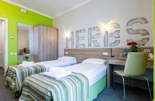 Darnyckyj Hotel | PracticOtel