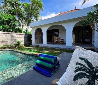 Kedewatan Villa | Pradnya Villa by Prasi