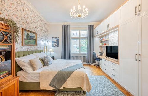 Vinohrady Apartment | Prague Days - 2BDR - 2 Balconies - Residential Area
