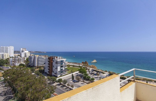 Praia da Rocha Apartment | Praia da Rocha Retreat: Terrace & Ocean View