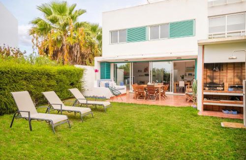 Prainha Villa | Prainha Sunny 5BR Villa (up to 13 guests)