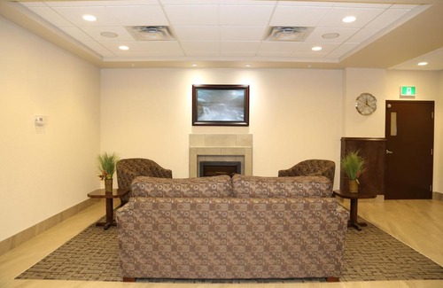 Macklin Hotel | Prairie Moon Inn & Suites Macklin