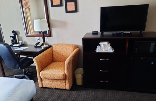 Sylvan Lake Hotel | Prairie Moon Inn Sylvan Lake