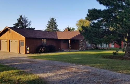Ellsworth House | Prairie View Lodge in rural Ellsworth, KS