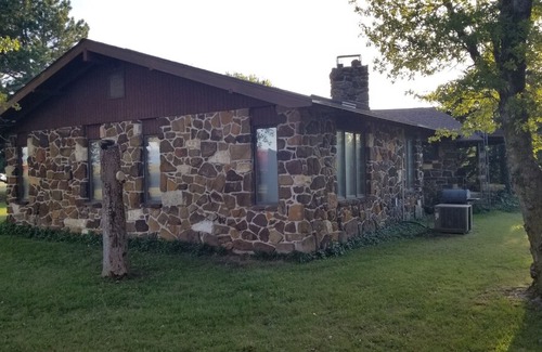 Ellsworth House | Prairie View Lodge in rural Ellsworth, KS