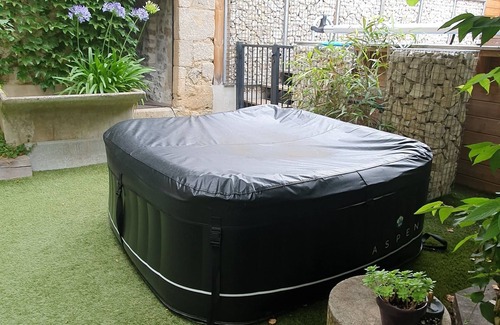 Saint-Etienne-de-Fontbellon House | Pretty house for up to 12 people, with swimming pool and jacuzzi