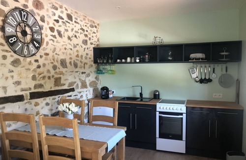 Saint-Martin-de-Fressengeas Cottage | Pretty 1-bedroom self-catering cottage with swimming pool
