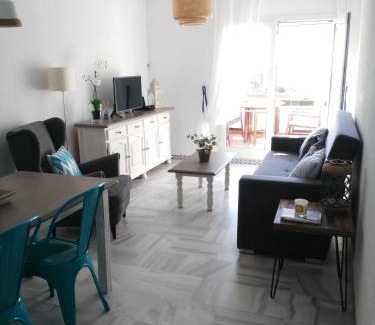 Poblado de Sancti Petri Apartment | Precioso apartamento en primera línea de playa de la Barrosa