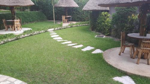 Entebbe House | Precious Guesthouse