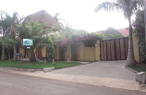 Entebbe House | Precious Guesthouse