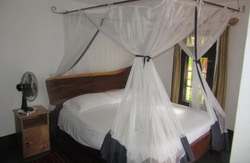 Entebbe House | Precious Guesthouse