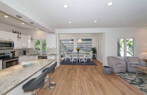 Saint Armands Key Apartment | Precise Realty presents The Banyan Breeze