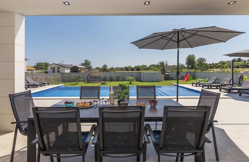 Valdebek Villa | Predivna Villa za 11 osoba, nedaleko Pulskih plaža