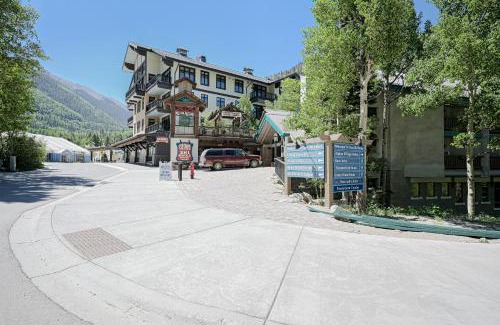 Taos Ski Valley Apartment | Predock 3B