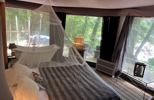 Vallon-Pont-d'Arc Hotel | Prehistoric Lodge
