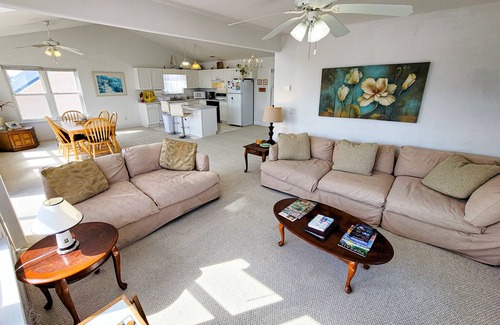Surf City House | Prelude to Paradise – Relax & Unwind by the Sea