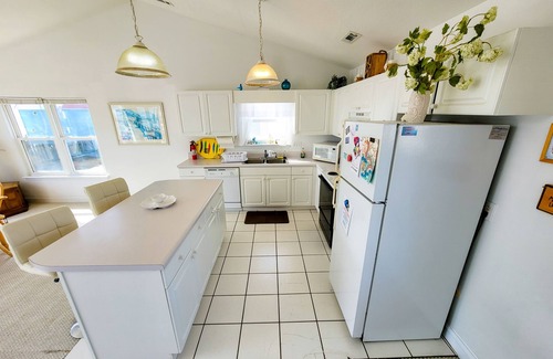 Surf City House | Prelude to Paradise – Relax & Unwind by the Sea