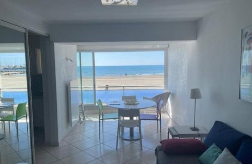 Palavas-les-Flots Apartment | Première ligne mer Appartement t2 cabine pour 4 personnes N123