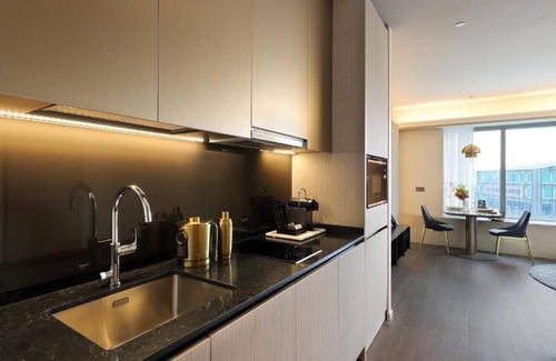 Somerset Apartment | Premier 1 Bedroom at Orchard, 50 m Stroll to MRT