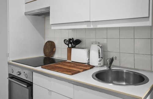 Holland Park West House | Premier 1BR Studio Retreat