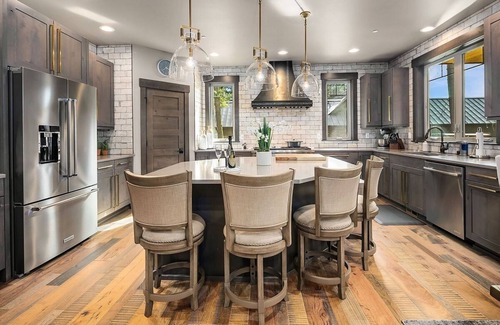 Cle Elum House | Premier 5-Star Home W/Outdoor Bliss+Gourmet Kitchen+Extend Your Stay 4 free