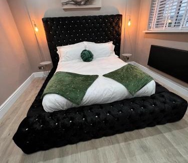 Middleton House | Premier inn comfort mattresses - sleeps 6