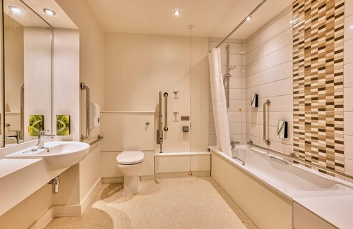 Sandown Hotel | Premier Inn Isle of Wight Sandown - Seafront