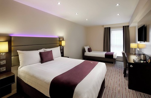 Sandown Hotel | Premier Inn Isle of Wight Sandown - Seafront