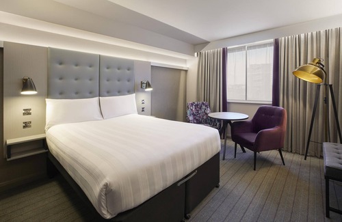Pontyclun Hotel | Premier Inn Llantrisant