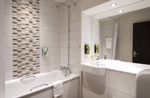 Battersea Hotel | Premier Inn London Clapham