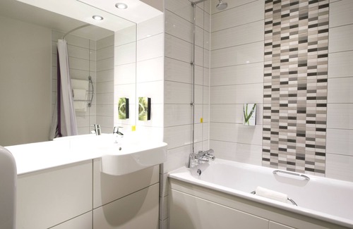 Chaucer Hotel | Premier Inn London Southwark - High St