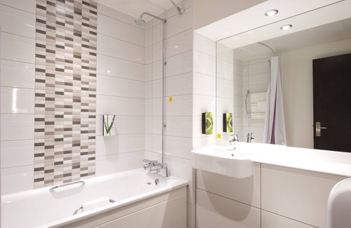 Tottenham Hale Hotel | Premier Inn London Tottenham Hale